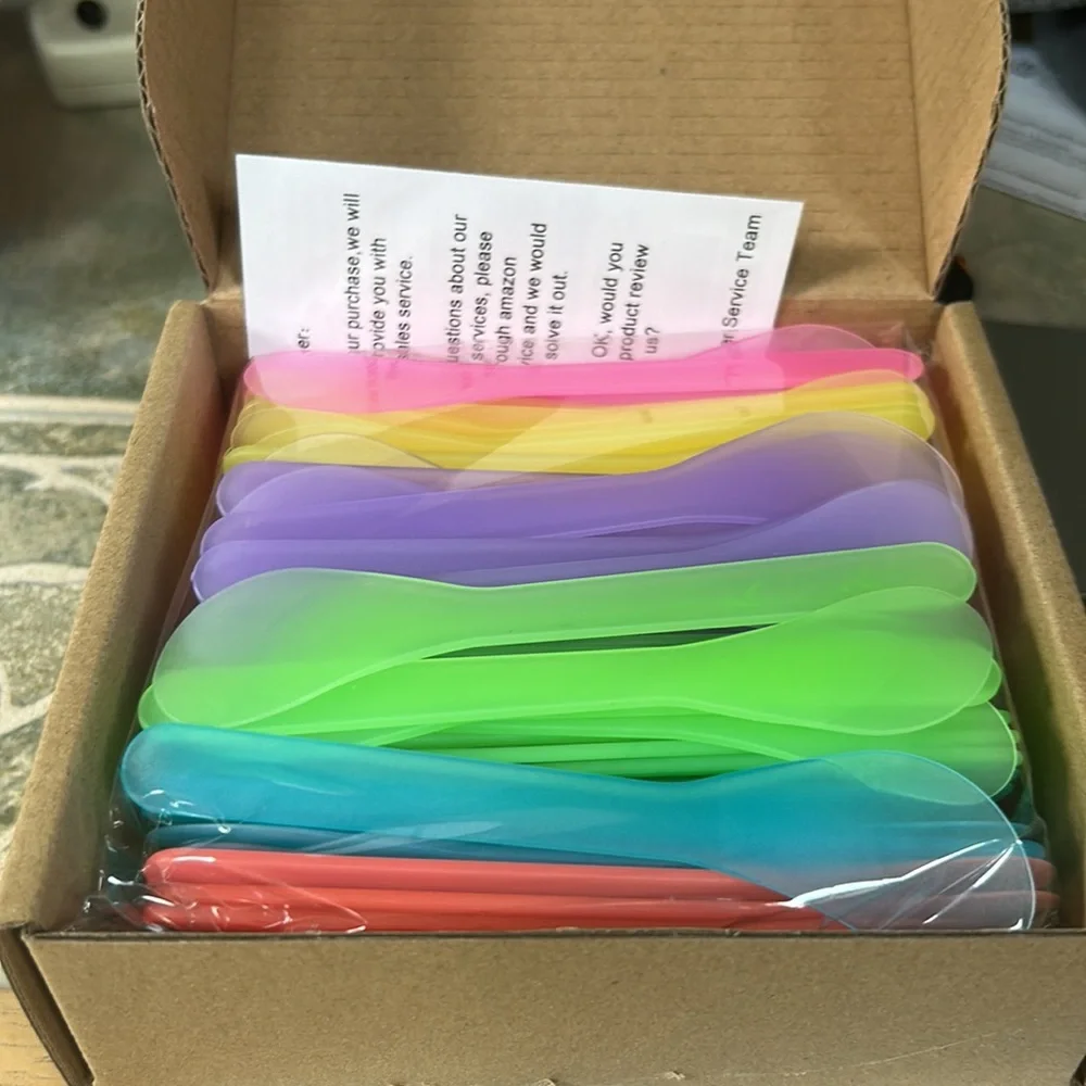QsQueen 100 PCS Cosmetic Spatula for Makeup Face Mask Plastic Spoon Disposable